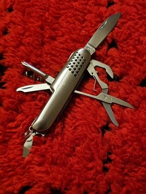 POCKET KNIFE